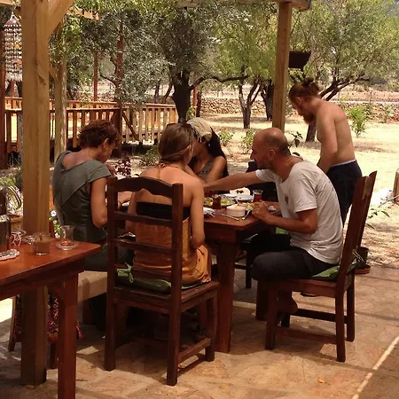 לינה וארוחת בוקר Narnia